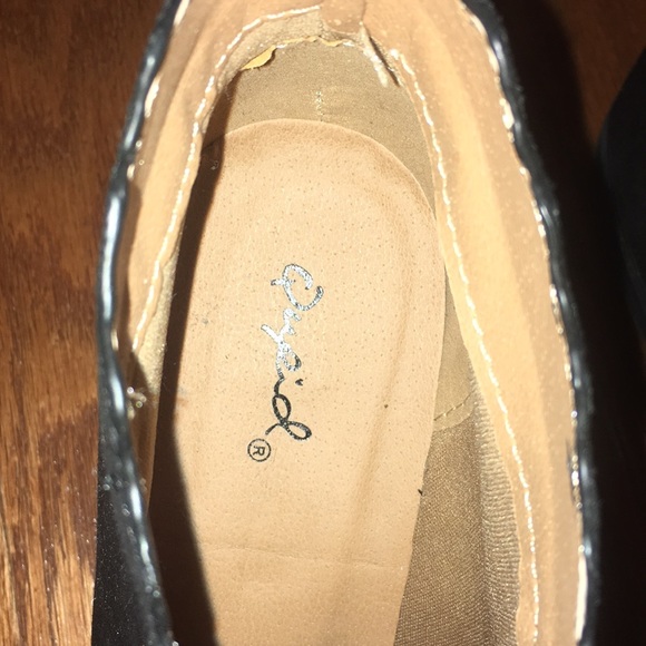 Scalloped Booties - Picture 3 of 5